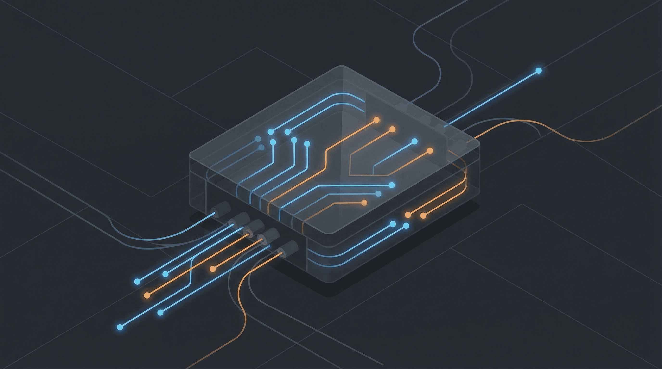 Glasfaserkabel mit Lichtsignal in einem Verteilerkasten